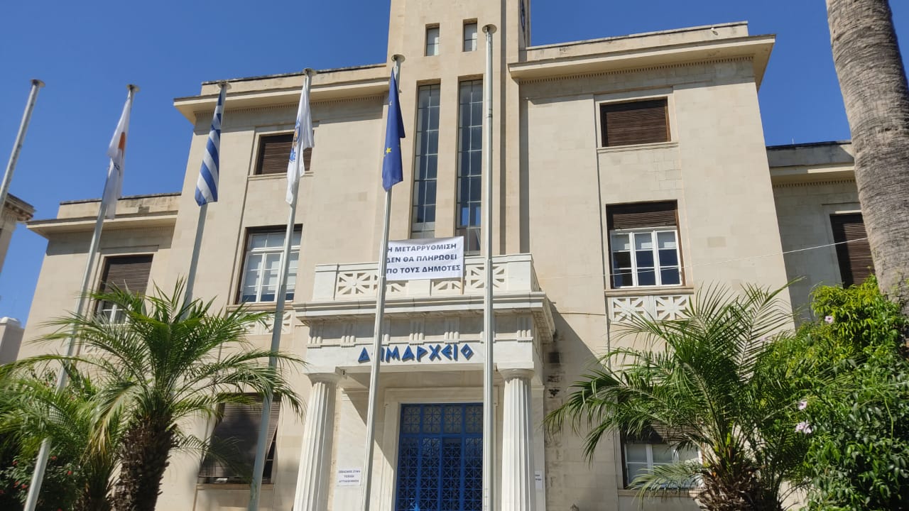 &Alpha;&rho;&mu;&epsilon;ύ&tau;&eta;&sigmaf;: &laquo;&Omicron;&iota; &Delta;ή&mu;&omicron;&iota; &delta;&epsilon;&nu; &zeta;&eta;&tau;&omicron;ύ&nu; &pi;&rho;&omicron;&nu;ό&mu;&iota;&alpha;&raquo; &ndash; &Sigma;&epsilon; &epsilon;&xi;έ&lambda;&iota;&xi;&eta; &eta; &sigma;&tau;ά&sigma;&eta; &epsilon;&rho;&gamma;&alpha;&sigma;ί&alpha;&sigmaf; &sigma;&tau;&omicron;&upsilon;&sigmaf; &Delta;ή&mu;&omicron;&upsilon;&sigmaf; &gamma;&iota;&alpha; &tau;&eta;&nu; &kappa;&rho;&alpha;&tau;&iota;&kappa;ή &chi;&omicron;&rho;&eta;&gamma;ί&alpha; (&Phi;ώ&tau;&omicron;&sigmaf;)