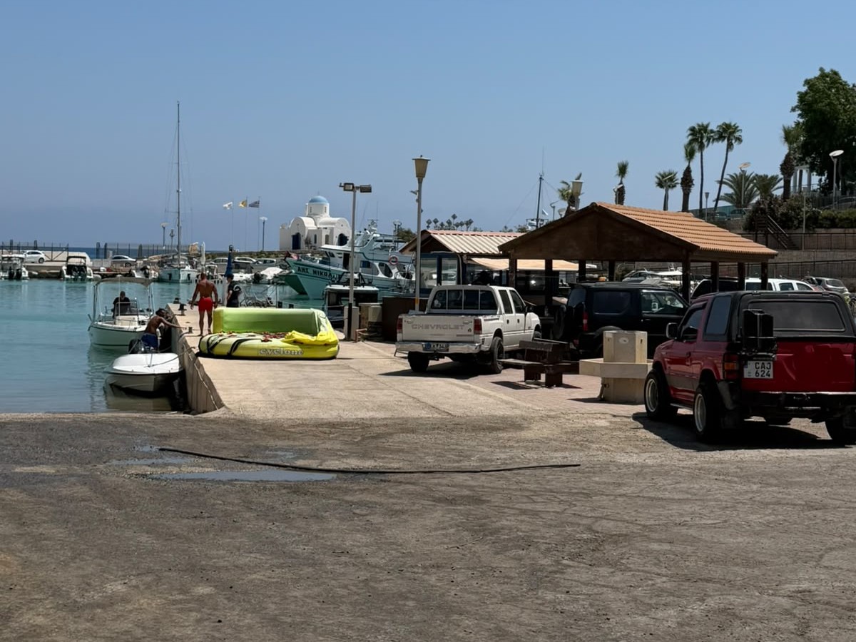 &Theta;&alpha;&lambda;ά&sigma;&sigma;&iota;&omicron; &alpha;&tau;ύ&chi;&eta;&mu;&alpha; &sigma;&tau;&omicron;&nu; &Pi;&rho;&omega;&tau;&alpha;&rho;ά &ndash; Jet ski &sigma;&upsilon;&gamma;&kappa;&rho;&omicron;ύ&sigma;&tau;&eta;&kappa;&epsilon; &mu;&epsilon; &rho;&upsilon;&mu;&omicron;&upsilon;&lambda;&kappa;&omicron;ύ&mu;&epsilon;&nu;&omicron; &theta;&alpha;&lambda;ά&sigma;&sigma;&iota;&omicron; &mu;έ&sigma;&omicron;
