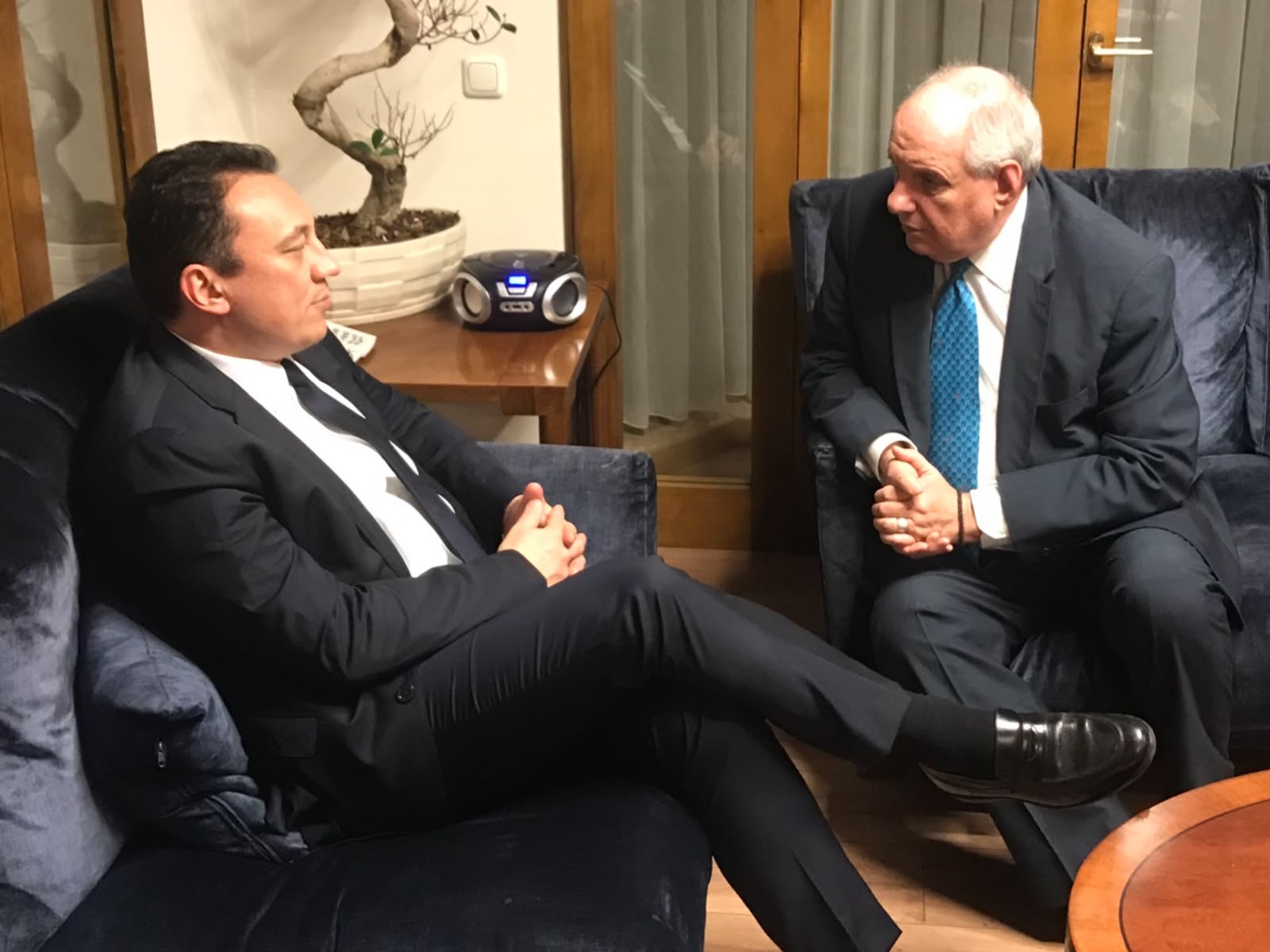&Epsilon;&lambda;&lambda;ά&delta;&alpha;: &Tau;έ&lambda;&omicron;&sigmaf; &sigma;&tau;&omicron; &laquo;έ&nu;&alpha; &kappa;&alpha;&iota; &mu;&omicron;&nu;&alpha;&delta;&iota;&kappa;ό&raquo; &sigma;&chi;&omicron;&lambda;&iota;&kappa;ό &beta;&iota;&beta;&lambda;ί&omicron; &ndash; &Eta; &mu;&epsilon;&gamma;ά&lambda;&eta; &epsilon;&kappa;&pi;&alpha;&iota;&delta;&epsilon;&upsilon;&tau;&iota;&kappa;ή &alpha;&lambda;&lambda;&alpha;&gamma;ή &alpha;&pi;ό &tau;&omicron; 2027