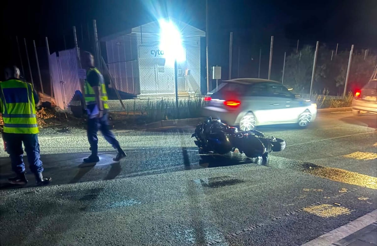 &Nu;&epsilon;&kappa;&rho;ό&sigmaf; &omicron; 30&chi;&rho;&omicron;&nu;&omicron;&sigmaf; &mu;&omicron;&tau;&omicron;&sigma;&iota;&kappa;&lambda;&epsilon;&tau;&iota;&sigma;&tau;ή&sigmaf; &pi;&omicron;&upsilon; &epsilon;&nu;&epsilon;&pi;&lambda;ά&kappa;&eta; &sigma;&epsilon; &tau;&rho;&omicron;&chi;&alpha;ί&omicron; &sigma;&tau;&eta;&nu; &epsilon;&pi;&alpha;&rho;&chi;ί&alpha; &Lambda;ά&rho;&nu;&alpha;&kappa;&alpha;&sigmaf; (&Phi;ώ&tau;&omicron;&sigmaf;)