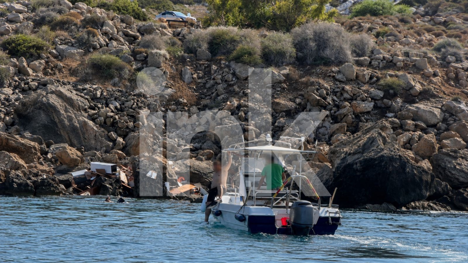 &Pi;&lambda;&iota;ά&tau;&sigma;&iota;&kappa;&omicron; &pi;ά&nu;&omega; &sigma;&tau;&eta;&nu; &tau;&rho;&alpha;&gamma;&omega;&delta;ί&alpha;; &Delta;ύ&tau;&epsilon;&sigmaf; έ&psi;&alpha;&chi;&nu;&alpha;&nu; &sigma;&tau;&alpha; &sigma;&upsilon;&nu;&tau;&rho;ί&mu;&mu;&iota;&alpha; &sigma;&tau;&omicron; &Kappa;ά&beta;&omicron; &Gamma;&kappa;&rho;έ&kappa;&omicron;