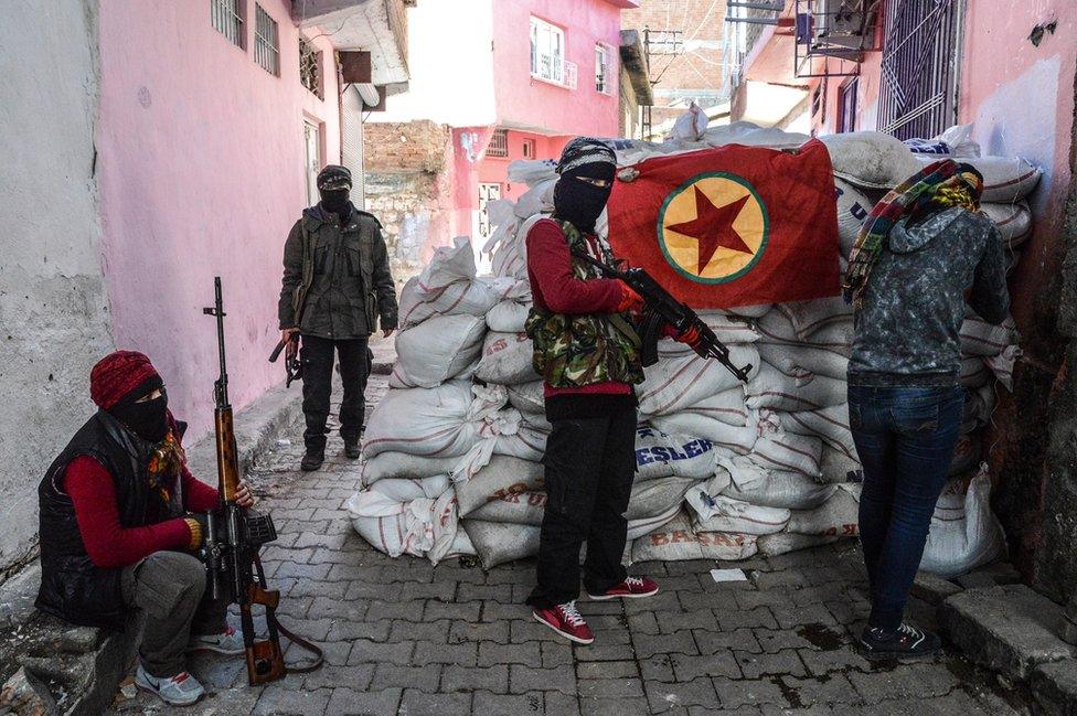 &Eta; &Tau;&omicron;&upsilon;&rho;&kappa;ί&alpha; &phi;έ&rho;&nu;&epsilon;&iota; &nu;&omicron;&mu;&omicron;&sigma;&chi;έ&delta;&iota;&omicron; &gamma;&iota;&alpha; &tau;&eta; &delta;&iota;ά&lambda;&upsilon;&sigma;&eta; &tau;&omicron;&upsilon; PKK &kappa;&alpha;&iota; &tau;&eta;&nu; &epsilon;&pi;&iota;&sigma;&tau;&rho;&omicron;&phi;ή &chi;&iota;&lambda;&iota;ά&delta;&omega;&nu; &pi;&rho;ώ&eta;&nu; &mu;&alpha;&chi;&eta;&tau;ώ&nu;