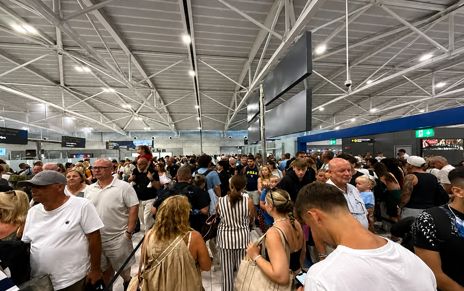 &Alpha;&epsilon;&rho;&omicron;&delta;&rho;ό&mu;&iota;&omicron; &Lambda;ά&rho;&nu;&alpha;&kappa;&alpha;&sigmaf;: &Epsilon;&xi;&epsilon;&tau;ά&zeta;&omicron;&nu;&tau;&alpha;&iota; &mu;έ&tau;&rho;&alpha; &gamma;&iota;&alpha; &mu;&epsilon;ί&omega;&sigma;&eta; &tau;&eta;&sigmaf; &sigma;&upsilon;&mu;&phi;ό&rho;&eta;&sigma;&eta;&sigmaf; &mu;&epsilon;&tau;ά &tau;&iota;&sigmaf; &sigma;&kappa;&eta;&nu;έ&sigmaf; &chi;ά&omicron;&upsilon;&sigmaf;