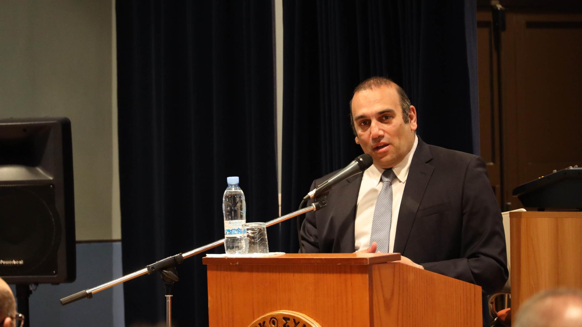&Epsilon;&pi;&alpha;&nu;έ&rho;&chi;&epsilon;&tau;&alpha;&iota; &omicron; &Kappa;&alpha;&rho;&omicron;ύ&sigma;&omicron;&sigmaf; &gamma;&iota;&alpha; &alpha;&nu;&alpha;&sigma;&chi;&eta;&mu;&alpha;&tau;&iota;&sigma;&mu;ό: &laquo;Ό&sigma;&alpha; &sigma;&tau;&epsilon;&lambda;έ&chi;&eta; &tau;&omicron;&upsilon; &Delta;&Eta;&Sigma;&Upsilon; &alpha;&kappa;&omicron;ύ&gamma;&omicron;&nu;&tau;&alpha;&iota; &gamma;&iota;&alpha; &sigma;&upsilon;&mu;&mu;&epsilon;&tau;&omicron;&chi;ή &delta;&epsilon;&nu; &mu;&pi;&omicron;&rho;&omicron;ύ&nu; &nu;&alpha; &sigma;&upsilon;&nu;&epsilon;&chi;ί&sigma;&omicron;&upsilon;&nu; &nu;&alpha; &sigma;&iota;&omega;&pi;&omicron;ύ&nu;&raquo;