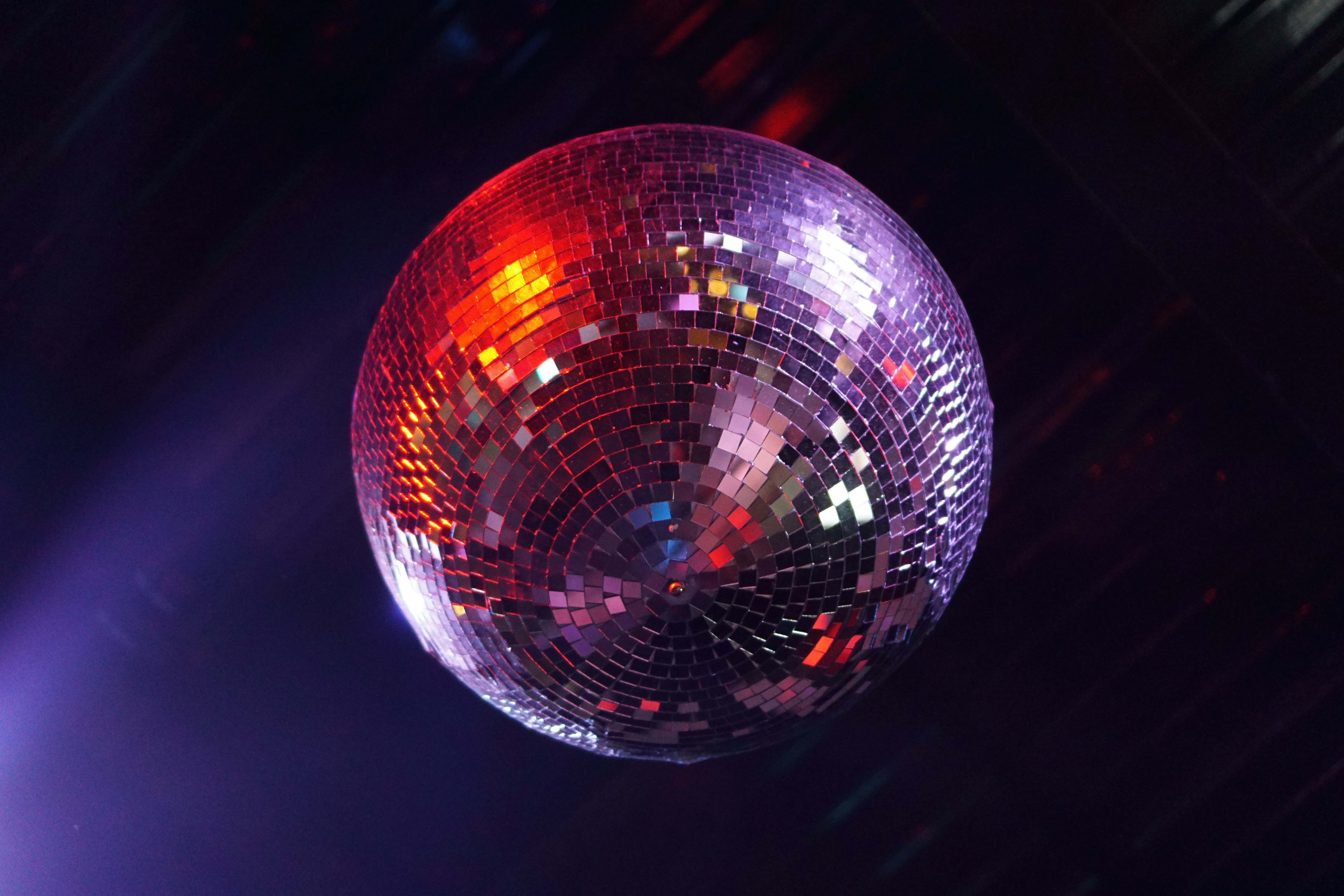 Το πιο «δυνατό» retro party θα στηθεί κάτω από την ντισκομπάλα