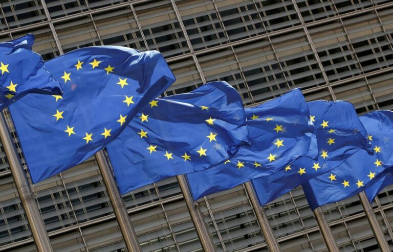 &Beta;&rho;&alpha;&beta;&epsilon;ί&omicron; &euro;30.000 &alpha;&pi;ό &tau;&eta;&nu; &Epsilon;&Omicron;&Kappa;&Epsilon; &gamma;&iota;&alpha; &pi;&rho;&omega;&tau;&omicron;&beta;&omicron;&upsilon;&lambda;ί&epsilon;&sigmaf; &kappa;&alpha;&tau;ά &tau;&eta;&sigmaf; &phi;&tau;ώ&chi;&epsilon;&iota;&alpha;&sigmaf;