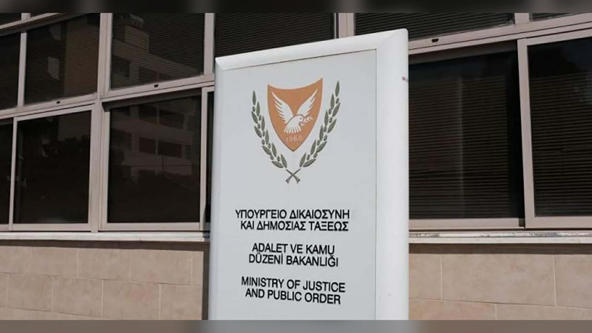 &Upsilon;&pi;. &Delta;&iota;&kappa;&alpha;&iota;&omicron;&sigma;ύ&nu;&eta;&sigmaf;: &Sigma;&tau;&alpha; &sigma;&kappa;&alpha;&rho;&iota;ά &nu;έ&alpha; &eta;&lambda;&epsilon;&kappa;&tau;&rho;&omicron;&nu;&iota;&kappa;ή &pi;&lambda;&alpha;&tau;&phi;ό&rho;&mu;&alpha; &gamma;&iota;&alpha; &tau;&eta;&nu; &pi;&rho;ό&lambda;&eta;&psi;&eta; &kappa;&alpha;&iota; &kappa;&alpha;&tau;&alpha;&pi;&omicron;&lambda;έ&mu;&eta;&sigma;&eta; &kappa;ά&theta;&epsilon; &mu;&omicron;&rho;&phi;ή&sigmaf; &beta;ί&alpha;&sigmaf;