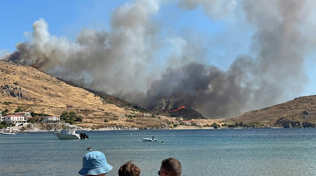 &Phi;&omega;&tau;&iota;ά &sigma;&tau;&eta; &Lambda;ή&mu;&nu;&omicron;: &Alpha;&pi;&epsilon;&gamma;&kappa;&lambda;&omega;&beta;ί&sigma;&tau;&eta;&kappa;&alpha;&nu; 59 &lambda;&omicron;&upsilon;ό&mu;&epsilon;&nu;&omicron;&iota; &alpha;&pi;ό &tau;&eta;&nu; &pi;&alpha;&rho;&alpha;&lambda;ί&alpha; &tau;&omicron;&upsilon; &Theta;ά&nu;&omicron;&upsilon; &ndash; &Alpha;&nu;ά&mu;&epsilon;&sigma;ά &tau;&omicron;&upsilon;&sigmaf; &pi;&alpha;&iota;&delta;&iota;ά &kappa;&alpha;&iota; &eta;&lambda;&iota;&kappa;&iota;&omega;&mu;έ&nu;&omicron;&iota;