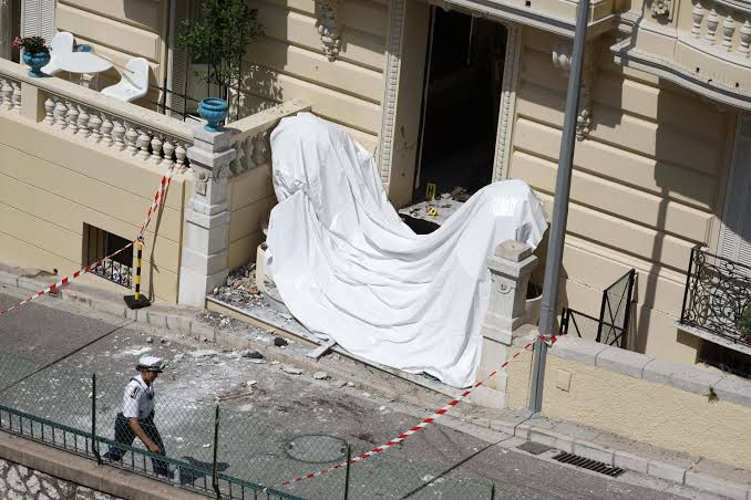 &Mu;&omicron;&nu;&alpha;&kappa;ό: &Pi;ώ&sigmaf; &sigma;&tau;ή&theta;&eta;&kappa;&epsilon; &eta; &alpha;&pi;ό&pi;&epsilon;&iota;&rho;&alpha; &kappa;&alpha;&tau;ά &tau;&omicron;&upsilon; &epsilon;&kappa;&alpha;&tau;&omicron;&mu;&mu;&upsilon;&rho;&iota;&omicron;ύ&chi;&omicron;&upsilon; &ndash; &Tau;&alpha; &chi;&rho;ή&mu;&alpha;&tau;&alpha; &kappa;&alpha;&iota; &omicron;&iota; &sigma;&upsilon;&nu;&epsilon;&rho;&gamma;&omicron;ί (&Beta;ί&nu;&tau;&epsilon;&omicron;)