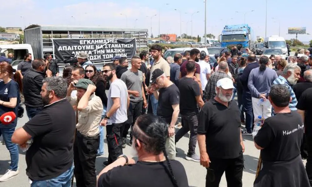 &Alpha;&phi;&theta;ώ&delta;&eta;&sigmaf; &pi;&upsilon;&rho;&epsilon;&tau;ό&sigmaf;: &Phi;&omega;&nu;ά&zeta;&omicron;&upsilon;&nu; &omicron;&iota; &kappa;&tau;&eta;&nu;&omicron;&tau;&rho;ό&phi;&omicron;&iota; &gamma;&iota;&alpha; &mu;&eta; &kappa;&alpha;&tau;&alpha;&beta;&omicron;&lambda;ή &alpha;&pi;&omicron;&zeta;&eta;&mu;&iota;ώ&sigma;&epsilon;&omega;&nu; &sigma;&epsilon; &mu;&omicron;&nu;ά&delta;&epsilon;&sigmaf;