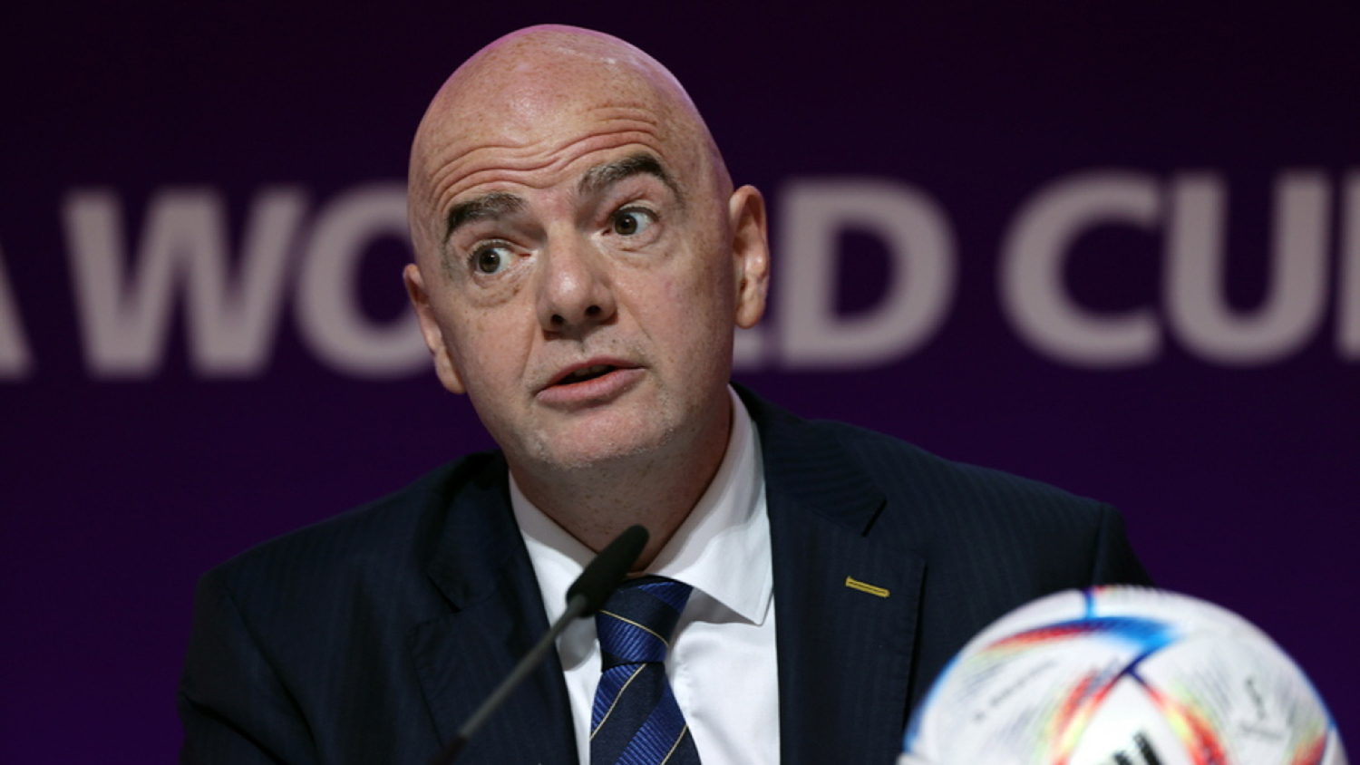 &Sigma;&tau;&omicron; &sigma;&tau;ό&chi;&alpha;&sigma;&tau;&rho;&omicron; &tau;&eta;&sigmaf; UEFA &omicron; &Iota;&nu;&phi;&alpha;&nu;&tau;ί&nu;&omicron; &gamma;&iota;&alpha; &tau;&alpha; &epsilon;&mu;&pi;&omicron;&rho;&iota;&kappa;ά &delta;&iota;&kappa;&alpha;&iota;ώ&mu;&alpha;&tau;&alpha; &tau;&omega;&nu; &Mu;&omicron;&upsilon;&nu;&tau;&iota;ά&lambda;