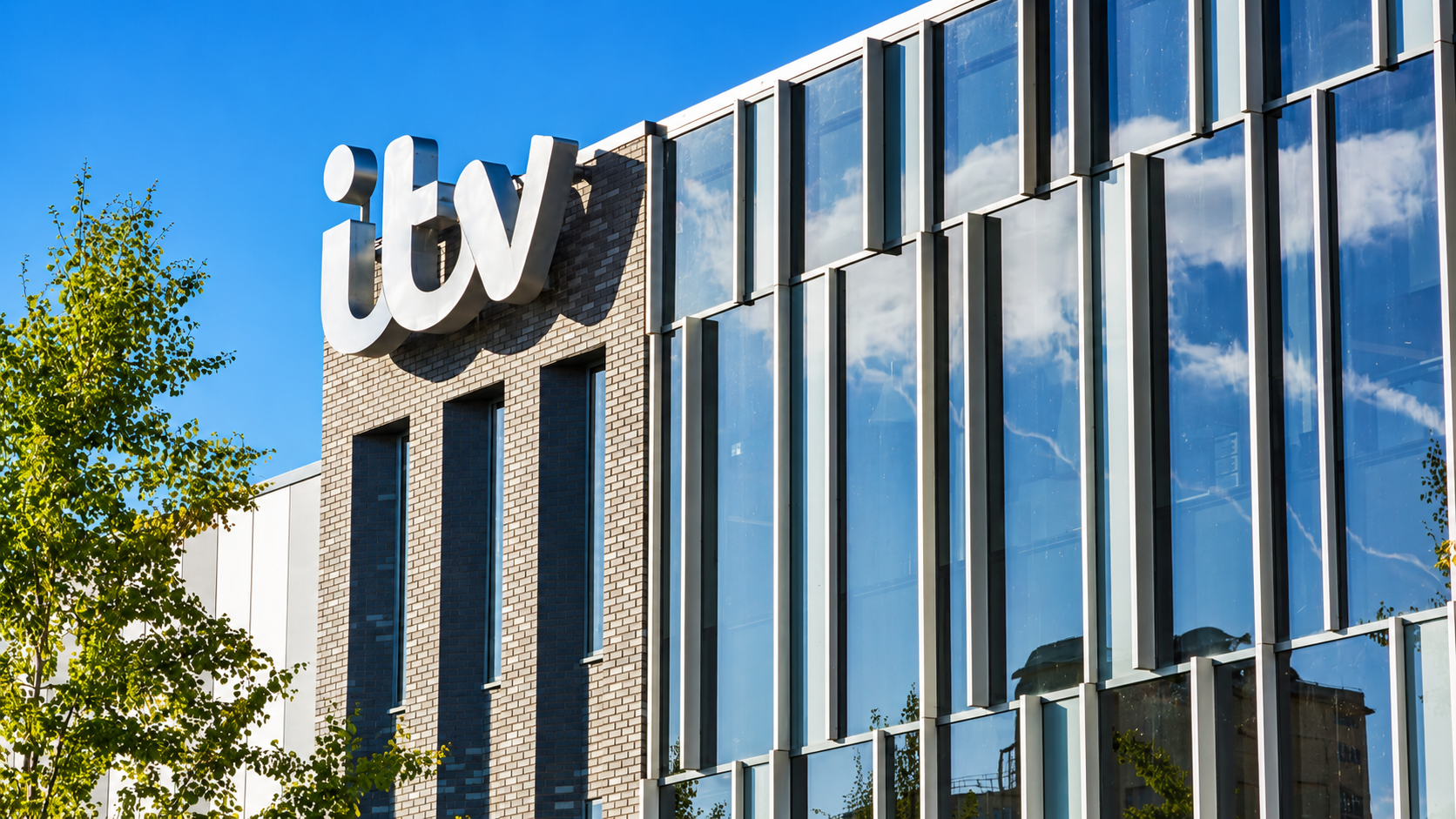 &Sigma;&upsilon;&gamma;&gamma;&nu;ώ&mu;&eta; &alpha;&pi;ό &tau;&omicron; ITV &gamma;&iota;&alpha; &alpha;&nu;&alpha;&phi;&omicron;&rho;έ&sigmaf; &sigma;&epsilon; &laquo;&tau;&omicron;&upsilon;&rho;&kappa;&iota;&kappa;ή&raquo; &kappa;&alpha;&iota; &laquo;&epsilon;&lambda;&lambda;&eta;&nu;&iota;&kappa;ή &pi;&lambda;&epsilon;&upsilon;&rho;ά&raquo; &tau;&eta;&sigmaf; &Kappa;ύ&pi;&rho;&omicron;&upsilon; &sigma;&epsilon; &epsilon;&pi;&epsilon;&iota;&sigma;ό&delta;&iota;&omicron; &tau;&omicron;&upsilon; Coronation Street