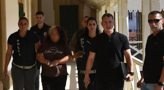 Ά&gamma;&rho;&iota;&omicron; έ&gamma;&kappa;&lambda;&eta;&mu;&alpha; &sigma;&tau;&alpha; &kappa;&alpha;&tau;&epsilon;&chi;ό&mu;&epsilon;&nu;&alpha;: &Gamma;&upsilon;&nu;&alpha;ί&kappa;&alpha; &kappa;&alpha;&tau;&eta;&gamma;&omicron;&rho;&epsilon;ί&tau;&alpha;&iota; ό&tau;&iota; &sigma;&kappa;ό&tau;&omega;&sigma;&epsilon; &tau;&omicron; &sigma;ύ&zeta;&upsilon;&gamma;ό &tau;&eta;&sigmaf; &sigma;&tau;&omicron;&nu; ύ&pi;&nu;&omicron; &mu;&epsilon; &pi;&omicron;&lambda;&lambda;&alpha;&pi;&lambda;έ&sigmaf; &mu;&alpha;&chi;&alpha;&iota;&rho;&iota;έ&sigmaf;