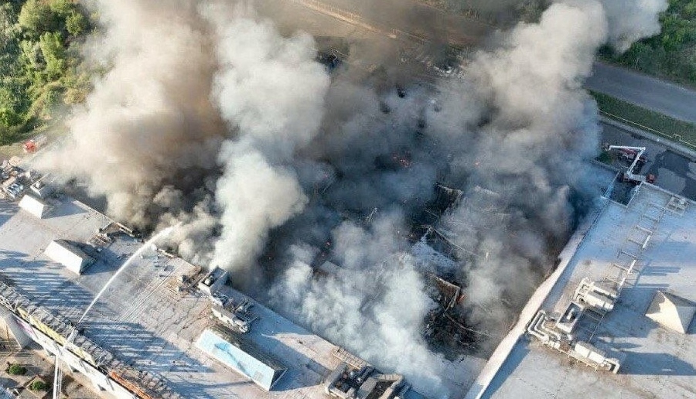 &Omicron;&upsilon;&kappa;&rho;&alpha;&nu;ί&alpha;: &Sigma;&tau;&omicron;&upsilon;&sigmaf; &omicron;&iota; 16 &nu;&epsilon;&kappa;&rho;&omicron;ί &kappa;&alpha;&iota; &delta;&epsilon;&kappa;ά&delta;&epsilon;&sigmaf; &omicron;&iota; &tau;&rho;&alpha;&upsilon;&mu;&alpha;&tau;ί&epsilon;&sigmaf; &alpha;&pi;ό &tau;&omicron; &delta;&iota;&pi;&lambda;ό &rho;&omega;&sigma;&iota;&kappa;ό &chi;&tau;ύ&pi;&eta;&mu;&alpha; &sigma;&epsilon; &epsilon;&mu;&pi;&omicron;&rho;&iota;&kappa;ό &kappa;έ&nu;&tau;&rho;&omicron;