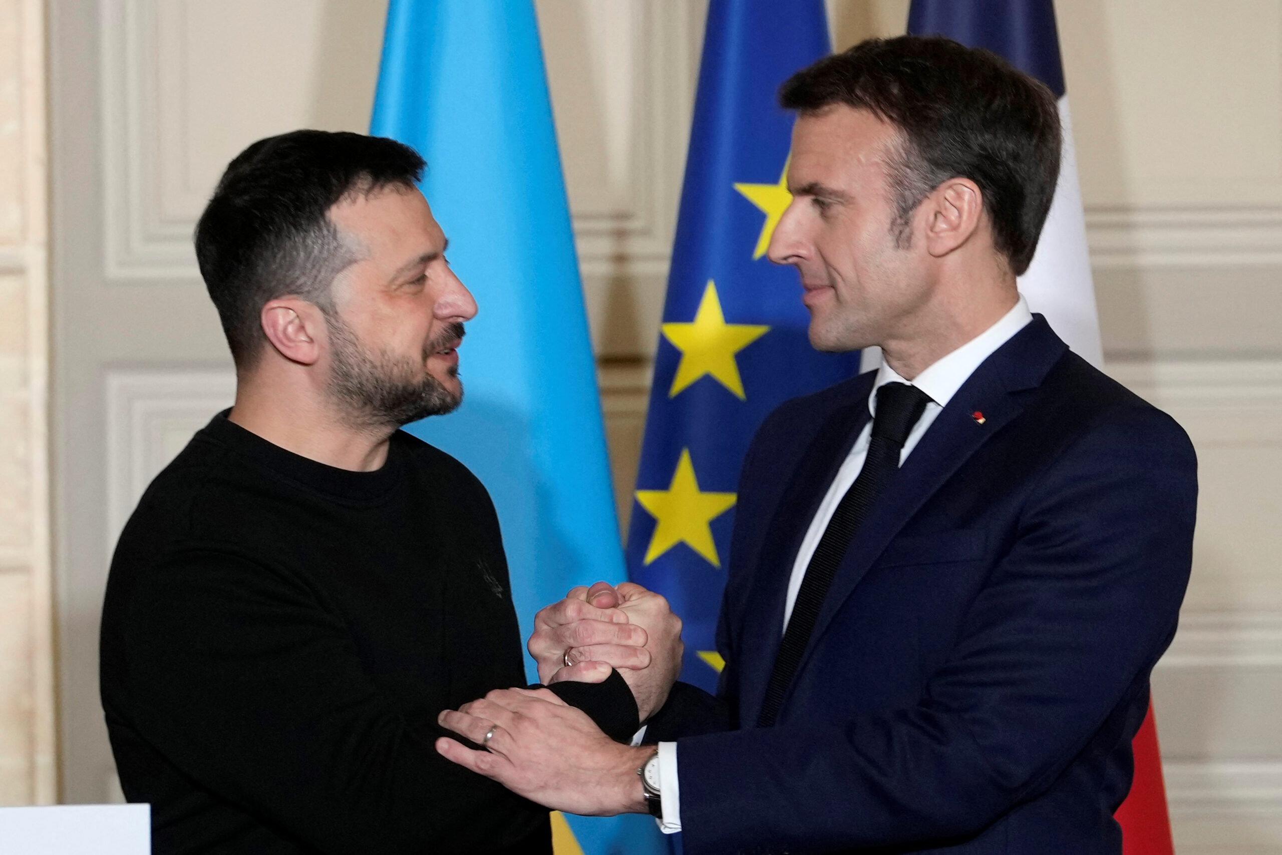 &Omicron; &Mu;&alpha;&kappa;&rho;ό&nu; &epsilon;&pi;&iota;&tau;&alpha;&chi;ύ&nu;&epsilon;&iota; &tau;&eta; &sigma;&tau;&rho;&alpha;&tau;&iota;&omega;&tau;&iota;&kappa;ή &beta;&omicron;ή&theta;&epsilon;&iota;&alpha; &sigma;&tau;&omicron; &Kappa;ί&epsilon;&beta;&omicron; &kappa;&alpha;&iota; &alpha;&nu;&alpha;&lambda;&alpha;&mu;&beta;ά&nu;&epsilon;&iota; &pi;&rho;&omega;&tau;&omicron;&beta;&omicron;&upsilon;&lambda;ί&alpha; &gamma;&iota;&alpha; &tau;&omicron;&upsilon;&sigmaf; Patriot