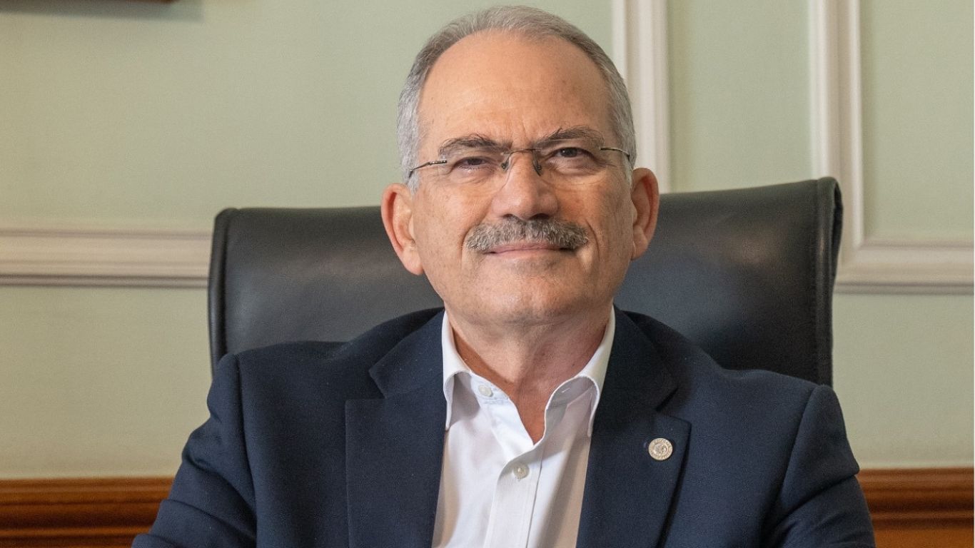 &Sigma;&tau;ή&rho;&iota;&xi;&eta; &Nu;&iota;&kappa;&omicron;&lambda;&alpha;ΐ&delta;&eta; &sigma;&epsilon; &Mu;&alpha;&kappa;&rho;ή: &laquo;&Eta; &Epsilon;&Delta;&Epsilon;&Kappa; &chi;&rho;&epsilon;&iota;ά&zeta;&epsilon;&tau;&alpha;&iota; &rho;&iota;&zeta;&iota;&kappa;ή &alpha;&lambda;&lambda;&alpha;&gamma;ή&raquo;