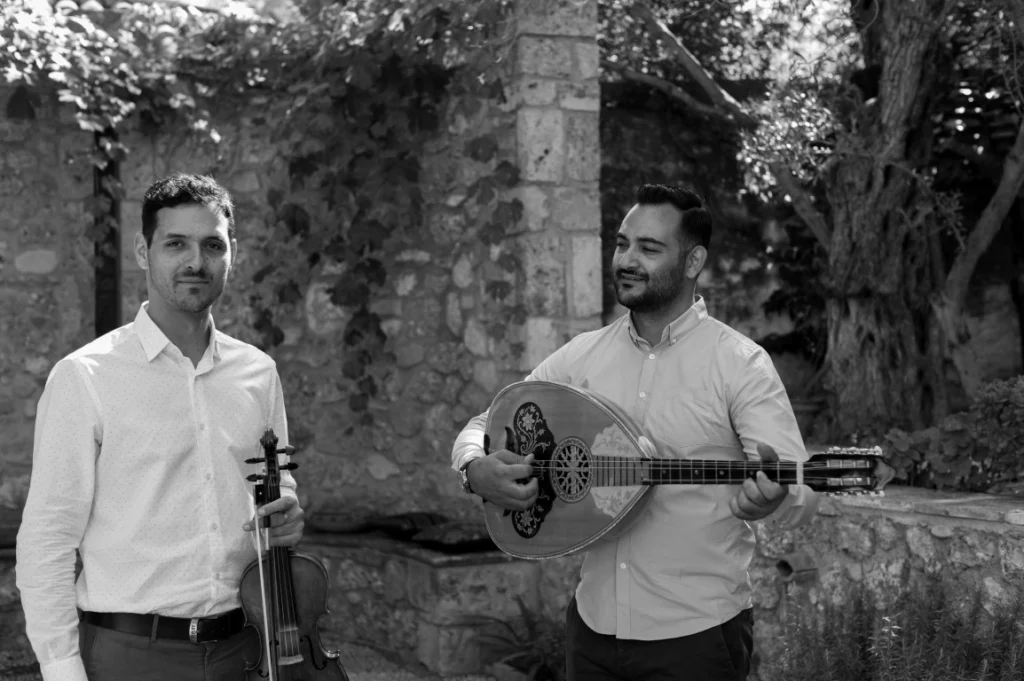 &Eta; &kappa;&upsilon;&pi;&rho;&iota;&alpha;&kappa;ή &pi;&alpha;&rho;ά&delta;&omicron;&sigma;&eta; &zeta;&omega;&nu;&tau;&alpha;&nu;&epsilon;ύ&epsilon;&iota; &sigma;&epsilon; &pi;έ&nu;&tau;&epsilon; &chi;&omega;&rho;&iota;ά &tau;&eta;&sigmaf; &Pi;ά&phi;&omicron;&upsilon;