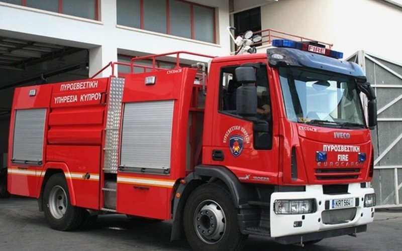 &Tau;έ&sigma;&sigma;&epsilon;&rho;&alpha; &pi;&epsilon;&rho;&iota;&sigma;&tau;&alpha;&tau;&iota;&kappa;ά &phi;&omega;&tau;&iota;ά&sigmaf; &mu;έ&sigma;&alpha; &sigma;&epsilon; &lambda;ί&gamma;&epsilon;&sigmaf; ώ&rho;&epsilon;&sigmaf;