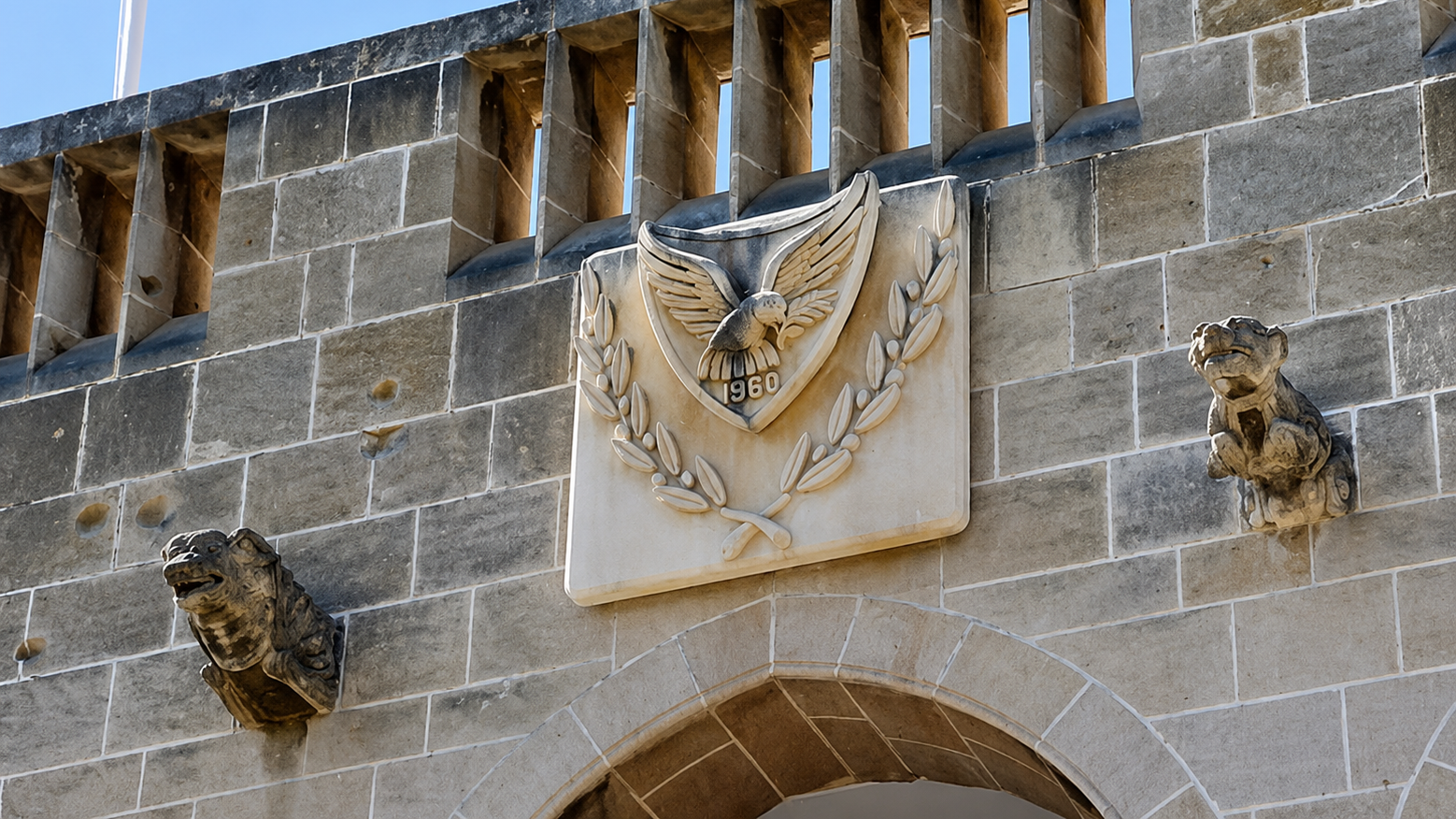 &Mu;ή&nu;&upsilon;&mu;&alpha; &Lambda;&epsilon;&upsilon;&kappa;&omega;&sigma;ί&alpha;&sigmaf; &sigma;&tau;&omicron;&nu; &alpha;&pi;ό&eta;&chi;&omicron; &delta;&eta;&mu;&omicron;&sigma;&iota;&epsilon;ύ&mu;&alpha;&tau;&omicron;&sigmaf; &gamma;&iota;&alpha; &tau;&omicron; &Iota;&rho;ά&nu;: &Pi;&alpha;&rho;&alpha;&mu;έ&nu;&omicron;&upsilon;&mu;&epsilon; &pi;&alpha;&rho;ά&gamma;&omicron;&nu;&tau;&alpha;&sigmaf; &sigma;&tau;&alpha;&theta;&epsilon;&rho;ό&tau;&eta;&tau;&alpha;&sigmaf; &kappa;&alpha;&iota; &epsilon;&pi;&iota;&lambda;έ&gamma;&omicron;&upsilon;&mu;&epsilon; &tau;&eta; &delta;&iota;&pi;&lambda;&omega;&mu;&alpha;&tau;ί&alpha;