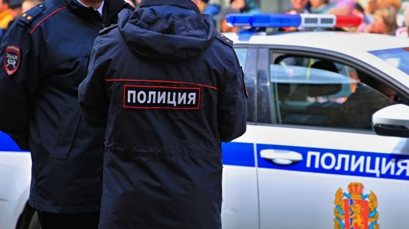 Έ&kappa;&rho;&eta;&xi;&eta; &mu;&epsilon; &theta;ύ&mu;&alpha;&tau;&alpha; &sigma;&tau;&eta;&nu; &pi;&lambda;&alpha;&tau;&epsilon;ί&alpha; &Kappa;&omicron;&upsilon;&nu;&tau;&rho;&iota;&nu;&sigma;&kappa;ά&gamma;&iota;&alpha; &sigma;&tau;&eta; &Mu;ό&sigma;&chi;&alpha; &ndash; &Tau;&rho;&epsilon;&iota;&sigmaf; &nu;&epsilon;&kappa;&rho;&omicron;ί, 15 &tau;&rho;&alpha;&upsilon;&mu;&alpha;&tau;ί&epsilon;&sigmaf; (&Beta;ί&nu;&tau;&epsilon;&omicron;)