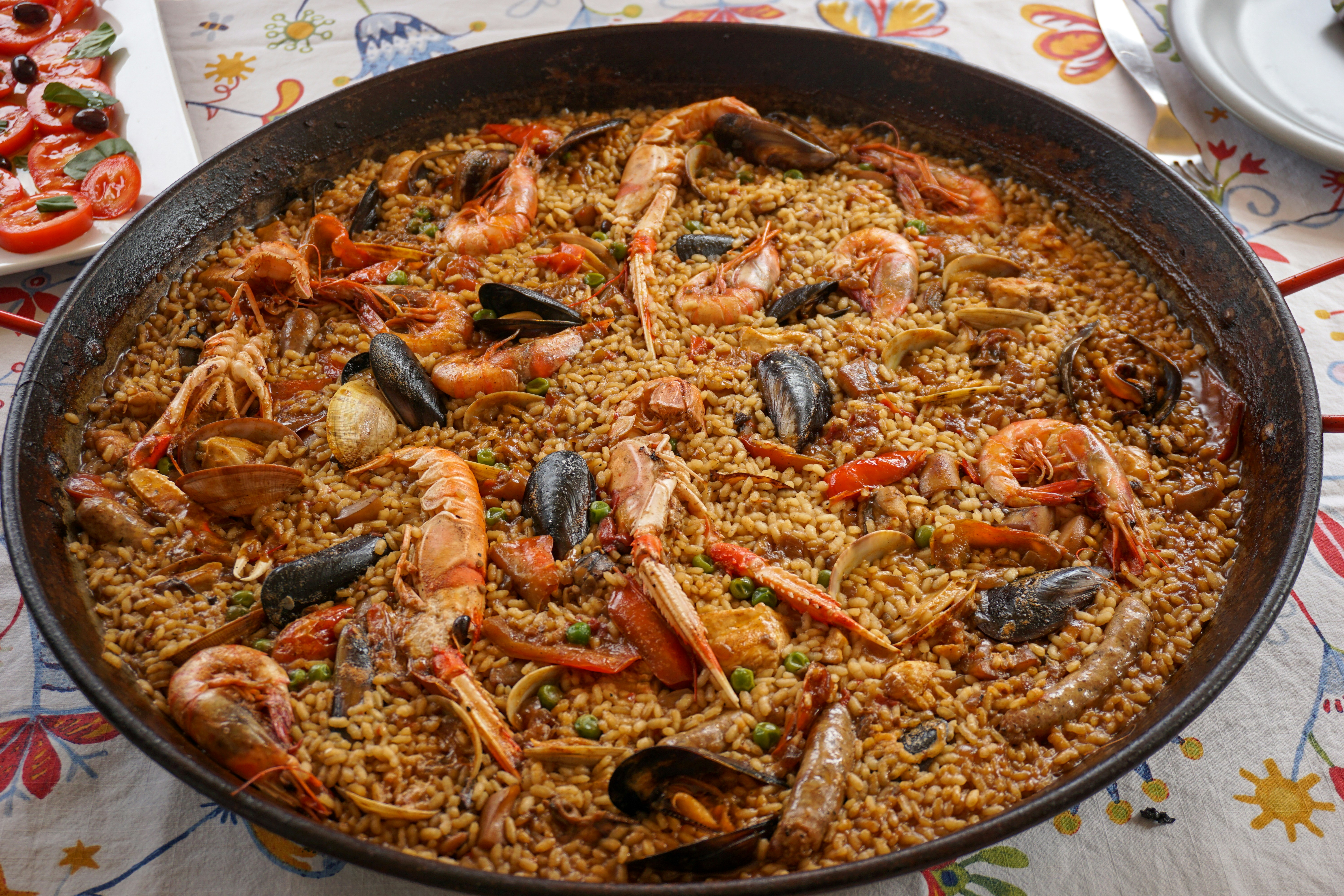Albariños & The Paella Files: Μια βραδιά με ισπανικά κρασιά και «Alien» paella