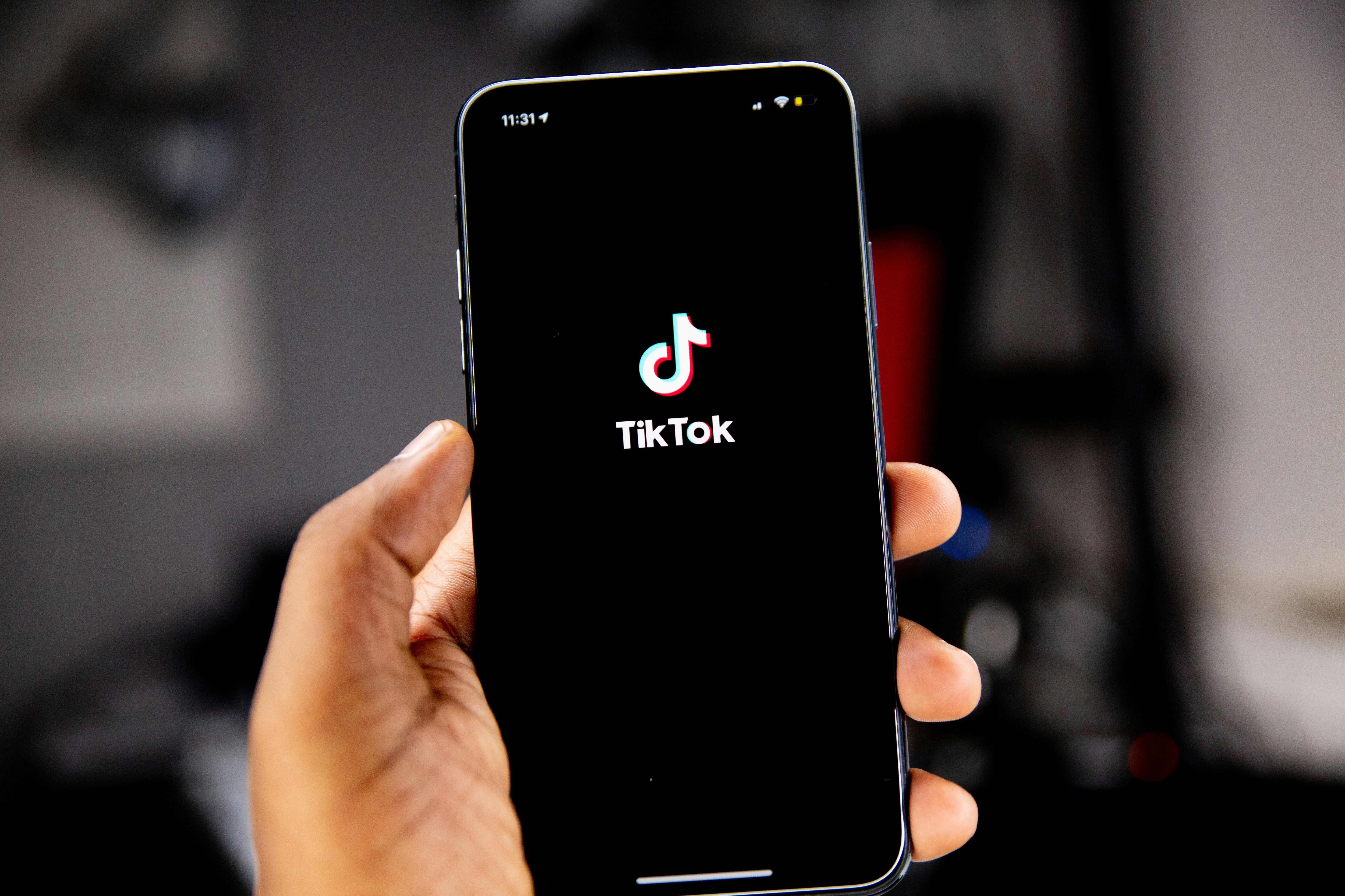TikTok &sigma;&tau;&omicron; &sigma;&tau;ό&chi;&alpha;&sigma;&tau;&rho;&omicron;: &Sigma;&upsilon;&mu;&beta;&iota;&beta;&alpha;&sigma;&mu;ό&sigmaf;-&mu;&alpha;&mu;&omicron;ύ&theta; $400 &epsilon;&kappa;&alpha;&tau;. &gamma;&iota;&alpha; &tau;&alpha; &pi;&rho;&omicron;&sigma;&omega;&pi;&iota;&kappa;ά &delta;&epsilon;&delta;&omicron;&mu;έ&nu;&alpha; &pi;&alpha;&iota;&delta;&iota;ώ&nu;