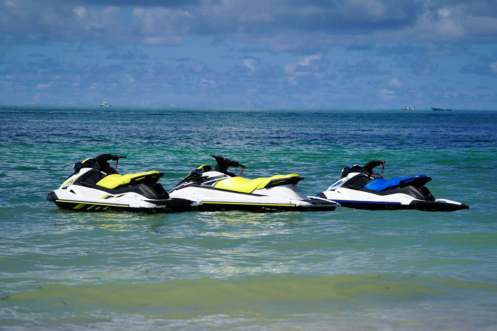 Jet ski: &Kappa;&alpha;&nu;έ&nu;&alpha; &pi;&alpha;&rho;ά&theta;&upsilon;&rho;&omicron; &gamma;&iota;&alpha; &tau;&omicron;&upsilon;&sigmaf; &alpha;&nu;ή&lambda;&iota;&kappa;&omicron;&upsilon;&sigmaf; &omicron;&delta;&eta;&gamma;&omicron;ύ&sigmaf; &mdash; &Tau;&iota; &iota;&sigma;&chi;ύ&epsilon;&iota; &gamma;&iota;&alpha; &tau;&iota;&sigmaf; &epsilon;&nu;&omicron;&iota;&kappa;&iota;ά&sigma;&epsilon;&iota;&sigmaf;