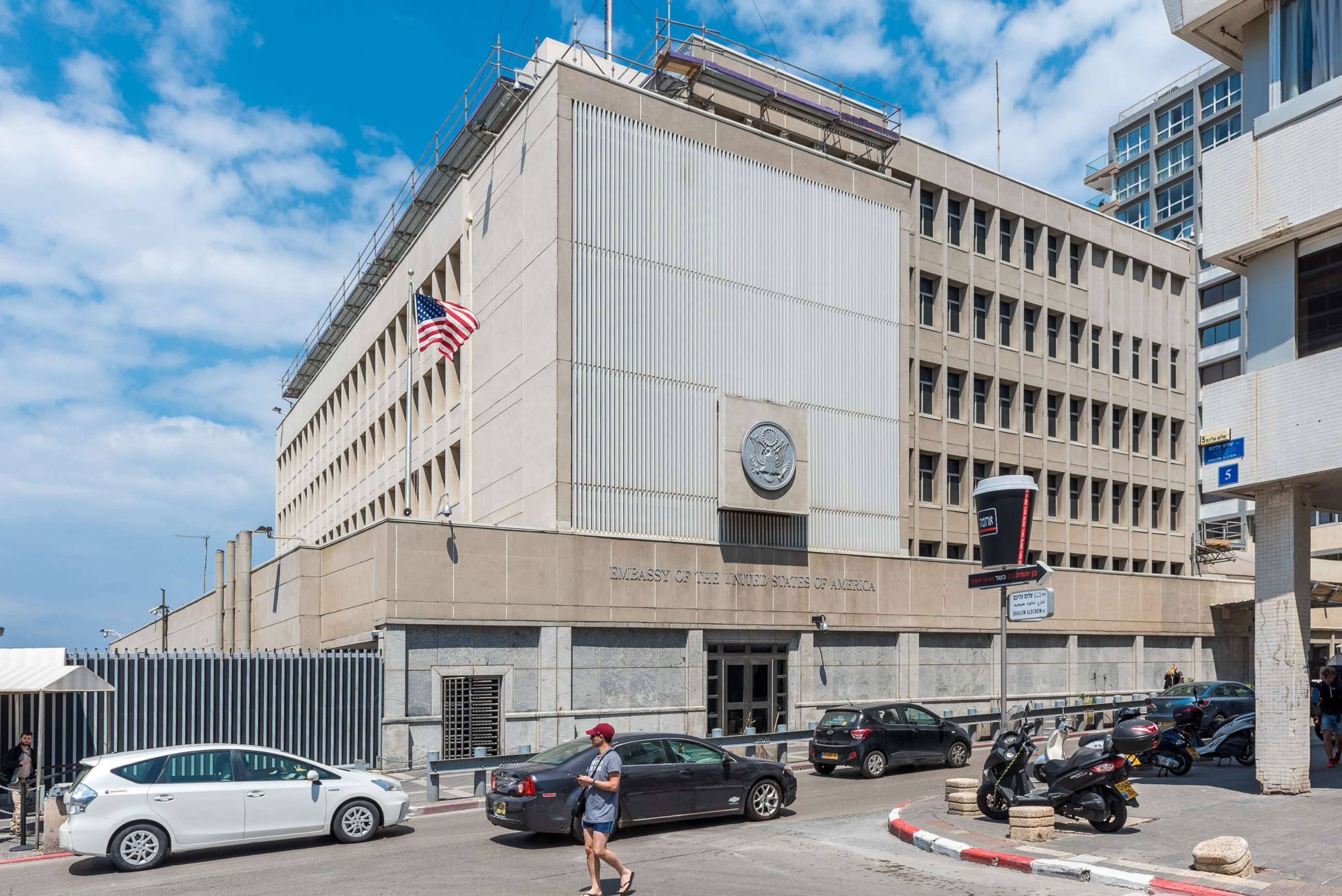 &Sigma;&upsilon;&nu;&alpha;&gamma;&epsilon;&rho;&mu;ό&sigmaf; &alpha;&pi;ό &tau;&iota;&sigmaf; &alpha;&mu;&epsilon;&rho;&iota;&kappa;&alpha;&nu;&iota;&kappa;έ&sigmaf; &pi;&rho;&epsilon;&sigma;&beta;&epsilon;ί&epsilon;&sigmaf; &sigma;&tau;&eta; &Mu;έ&sigma;&eta; &Alpha;&nu;&alpha;&tau;&omicron;&lambda;ή: &Pi;&rho;&omicron;&epsilon;&iota;&delta;&omicron;&pi;&omicron;ί&eta;&sigma;&eta; &gamma;&iota;&alpha; &epsilon;&tau;&omicron;&iota;&mu;ό&tau;&eta;&tau;&alpha; &alpha;&pi;&omicron;&chi;ώ&rho;&eta;&sigma;&eta;&sigmaf;