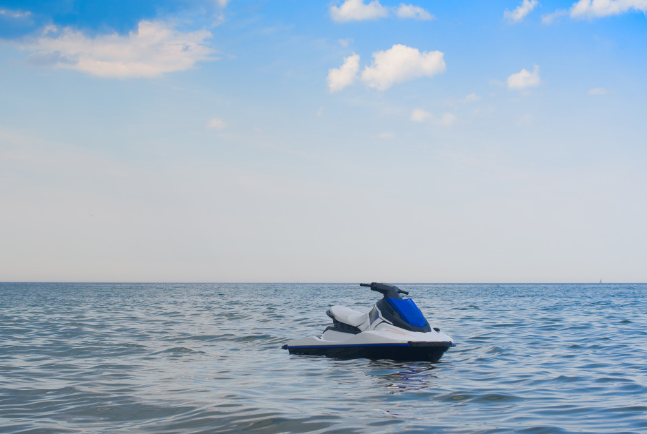 &Alpha;&tau;ύ&chi;&eta;&mu;&alpha; &mu;&epsilon; jet ski: &Epsilon;&rho;&epsilon;&upsilon;&nu;&omicron;ύ&nu; &alpha;&nu; &eta; 17&chi;&rho;&omicron;&nu;&eta; &epsilon;ί&chi;&epsilon; &mu;&alpha;&theta;&eta;&tau;&iota;&kappa;ή ά&delta;&epsilon;&iota;&alpha; &omicron;&delta;ή&gamma;&eta;&sigma;&eta;&sigmaf;