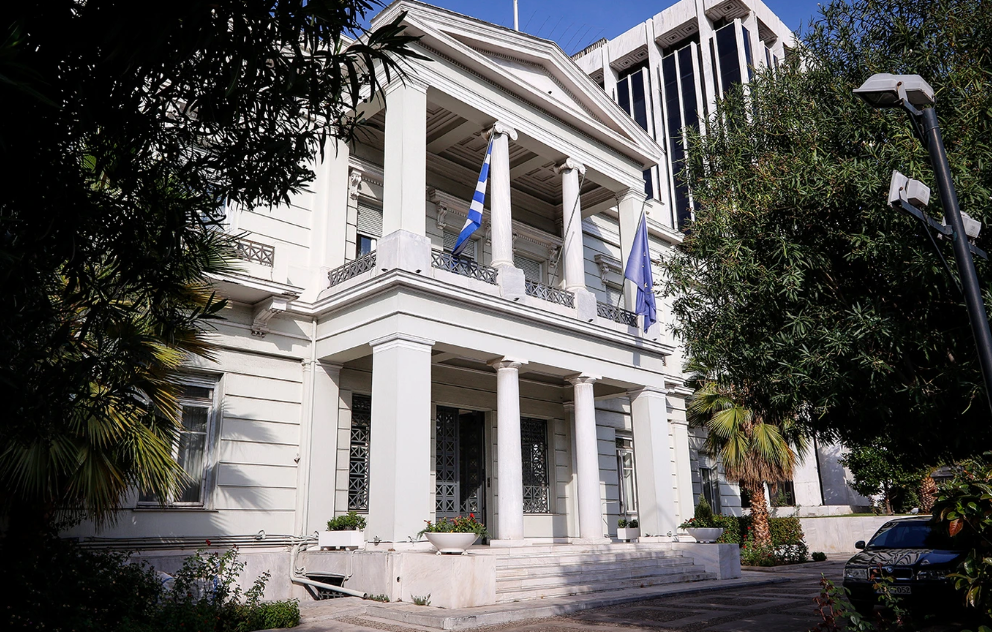 &Alpha;&theta;ή&nu;&alpha; &gamma;&iota;&alpha; &tau;&alpha; &sigma;&epsilon;&nu;ά&rho;&iota;&alpha; &iota;&rho;&alpha;&nu;&iota;&kappa;&omicron;ύ &chi;&tau;&upsilon;&pi;ή&mu;&alpha;&tau;&omicron;&sigmaf; &sigma;&epsilon; &Kappa;ύ&pi;&rho;&omicron; &kappa;&alpha;&iota; &Epsilon;&lambda;&lambda;ά&delta;&alpha;: &laquo;&Delta;&epsilon;&nu; &pi;&rho;&omicron;&kappa;ύ&pi;&tau;&epsilon;&iota; &nu;&alpha; &epsilon;ί&mu;&alpha;&sigma;&tau;&epsilon; &sigma;&tau;ό&chi;&omicron;&sigmaf; - &Eta; &pi;&rho;&omicron;&sigma;&omicron;&chi;ή &pi;&epsilon;&rho;&iota;&sigma;&sigma;ό&tau;&epsilon;&rho;&omicron; &sigma;&tau;&eta;&nu; &Tau;&omicron;&upsilon;&rho;&kappa;ί