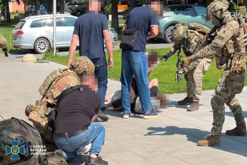 &Omicron;&upsilon;&kappa;&rho;&alpha;&nu;ί&alpha;: Έ&nu;&omicron;&pi;&lambda;&eta; &sigma;ύ&gamma;&kappa;&rho;&omicron;&upsilon;&sigma;&eta; &mu;&epsilon;&tau;&alpha;&xi;ύ &delta;ύ&omicron; &upsilon;&pi;&eta;&rho;&epsilon;&sigma;&iota;ώ&nu; &alpha;&sigma;&phi;&alpha;&lambda;&epsilon;ί&alpha;&sigmaf; &ndash; &laquo;&Nu;&tau;&rho;&omicron;&pi;&iota;&alpha;&sigma;&tau;&iota;&kappa;ή &kappa;&alpha;&tau;ά&sigma;&tau;&alpha;&sigma;&eta;&raquo;, &lambda;έ&epsilon;&iota; &omicron; &Zeta;&epsilon;&lambda;έ&nu;&sigma;&kappa;&iota; (&Beta;ί&nu;&tau;&epsilon;&omicron;)