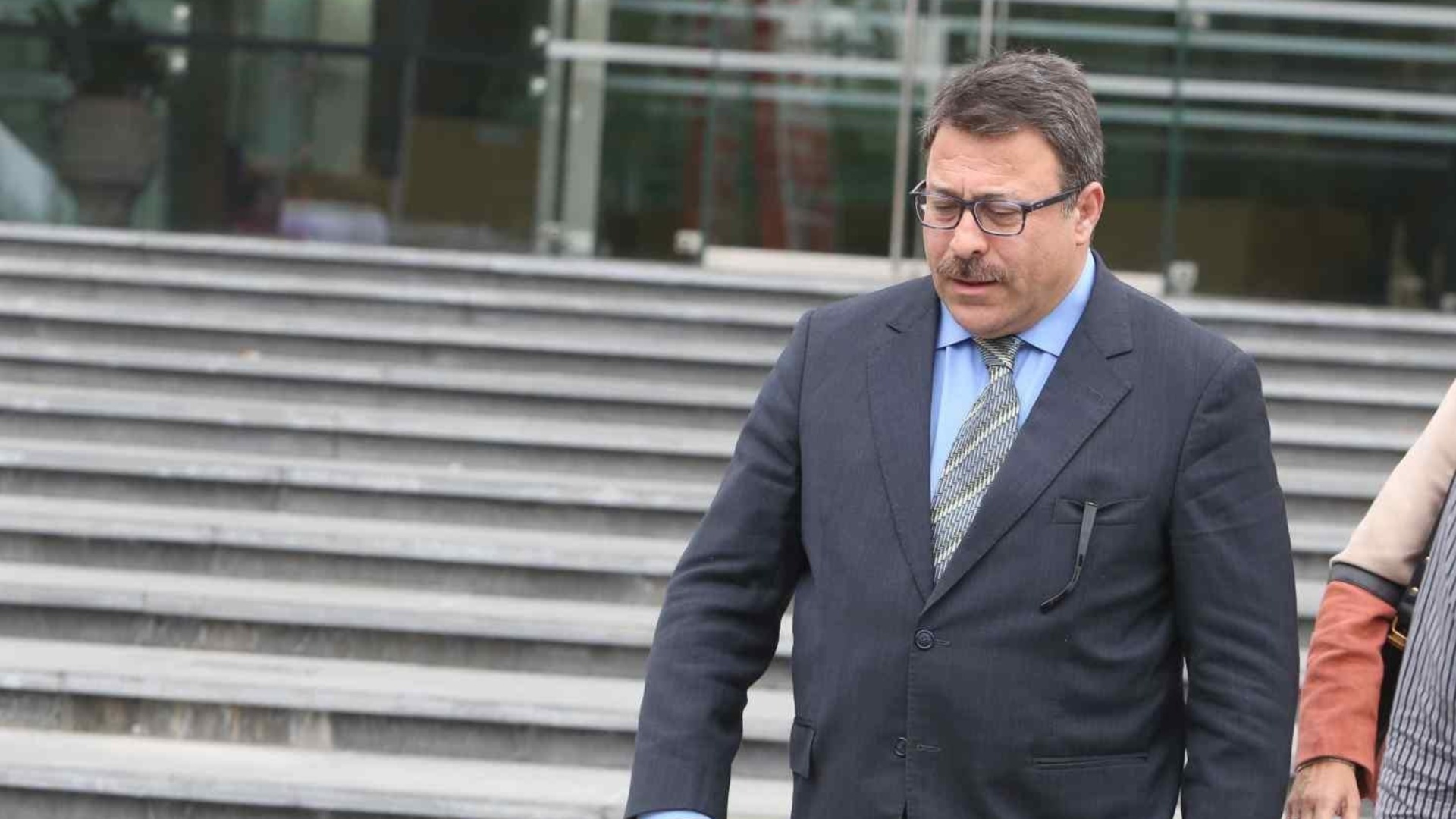 &Epsilon;&mu;&phi;ύ&lambda;&iota;&omicron;&sigmaf; &sigma;&tau;&omicron; &Delta;&Epsilon;&Kappa;: &Kappa;&alpha;&tau;&eta;&gamma;&omicron;&rho;&omicron;ύ&nu; &tau;&omicron;&nu; &Pi;&rho;ό&epsilon;&delta;&rho;&omicron; &gamma;&iota;&alpha; &alpha;&upsilon;&theta;&alpha;ί&rho;&epsilon;&tau;&epsilon;&sigmaf; &delta;&alpha;&pi;ά&nu;&epsilon;&sigmaf; &kappa;&alpha;&iota; &alpha;&nu;&tau;&iota;&kappa;&alpha;&tau;&alpha;&sigma;&tau;&alpha;&tau;&iota;&kappa;έ&sigmaf; &epsilon;&nu;έ&rho;&gamma;&epsilon;&iota;&epsilon;&sigmaf;
