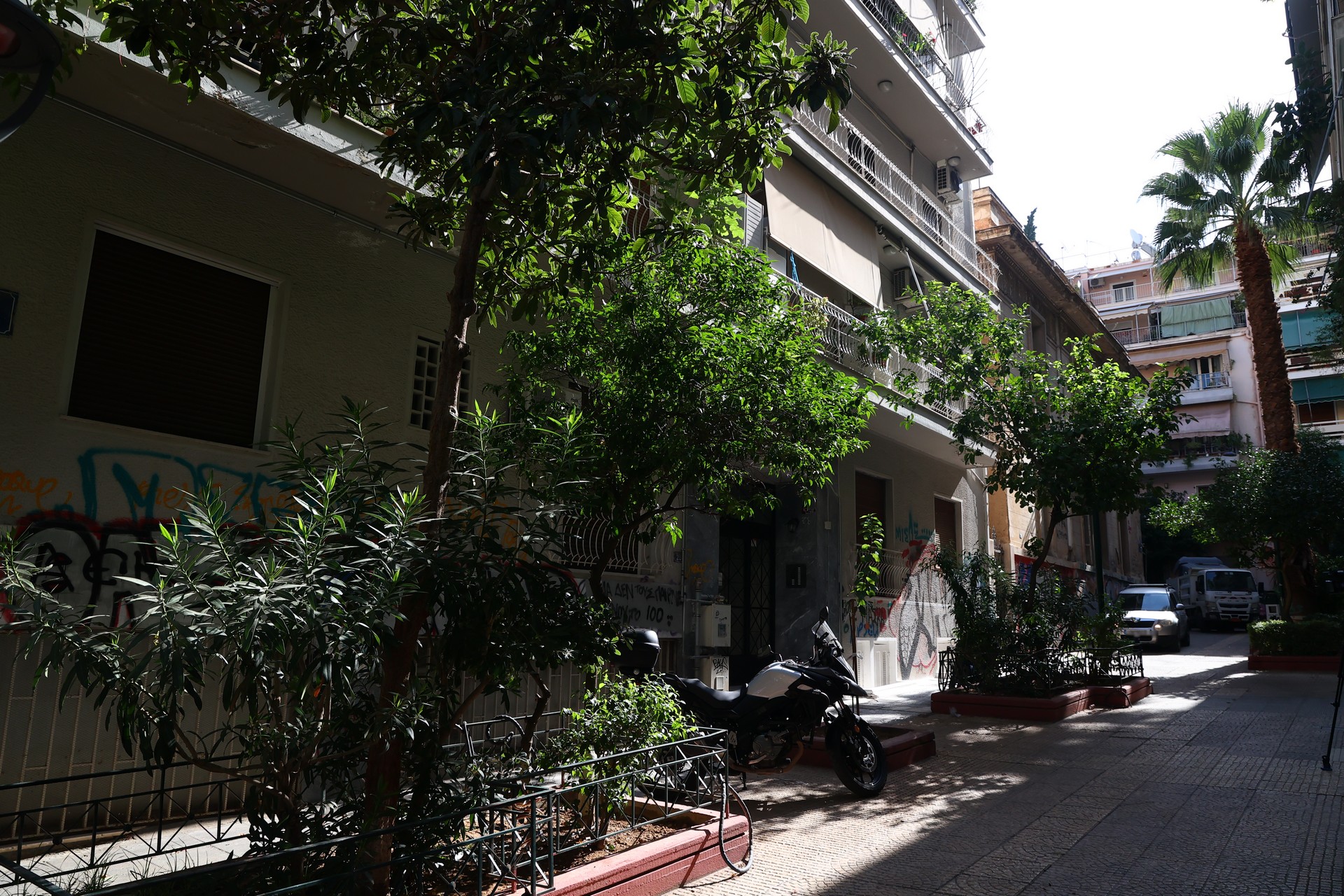 &Nu;&epsilon;&kappa;&rho;ό &beta;&rho;έ&phi;&omicron;&sigmaf; &sigma;&tau;&eta;&nu; &Kappa;&upsilon;&psi;έ&lambda;&eta;: &laquo;&Tau;&omicron; &alpha;&gamma;&alpha;&pi;&omicron;ύ&sigma;&alpha; &pi;&omicron;&lambda;ύ&raquo; &lambda;έ&epsilon;&iota; &eta; &mu;&eta;&tau;έ&rho;&alpha; &ndash; &Tau;&iota; &alpha;&pi;&alpha;&nu;&tau;ά &gamma;&iota;&alpha; &tau;&omicron; &pi;&alpha;&iota;&delta;ί