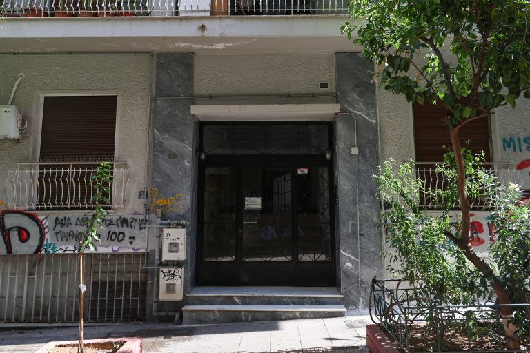 &Kappa;&upsilon;&psi;έ&lambda;&eta;: &laquo;&Mu;&alpha;&sigmaf; ά&lambda;&lambda;&alpha;&xi;&alpha;&nu; &tau;&omicron; &mu;&omega;&rho;ό &sigma;&tau;&omicron; &mu;&alpha;&iota;&epsilon;&upsilon;&tau;ή&rho;&iota;&omicron; &kappa;&alpha;&iota; &mu;&alpha;&sigmaf; έ&delta;&omega;&sigma;&alpha;&nu; ά&lambda;&lambda;&omicron; &pi;&omicron;&upsilon; ή&tau;&alpha;&nu; &sigma;&alpha;&tau;&alpha;&nu;&iota;&alpha;&sigma;&mu;έ&nu;&omicron;&raquo;