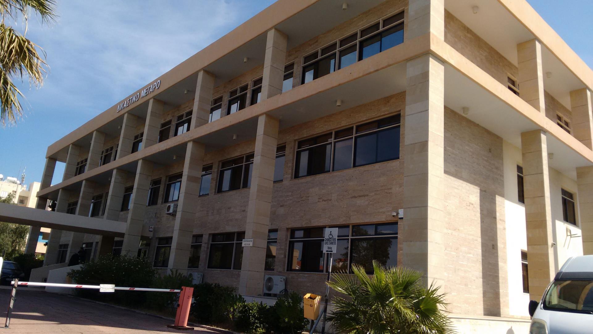 &Mu;&eta; &pi;&alpha;&rho;&alpha;&delta;&omicron;&chi;ή &alpha;&pi;ό &tau;&omicron;&nu; 36&chi;&rho;&omicron;&nu;&omicron; &gamma;&iota;&alpha; &tau;&eta;&nu; &alpha;&pi;&alpha;&gamma;&omega;&gamma;ή &kappa;&alpha;&iota; &tau;&iota;&sigmaf; &alpha;&pi;&epsilon;&iota;&lambda;έ&sigmaf; &delta;ύ&omicron; &gamma;&upsilon;&nu;&alpha;&iota;&kappa;ώ&nu; &sigma;&tau;&eta; &Lambda;ά&rho;&nu;&alpha;&kappa;&alpha;