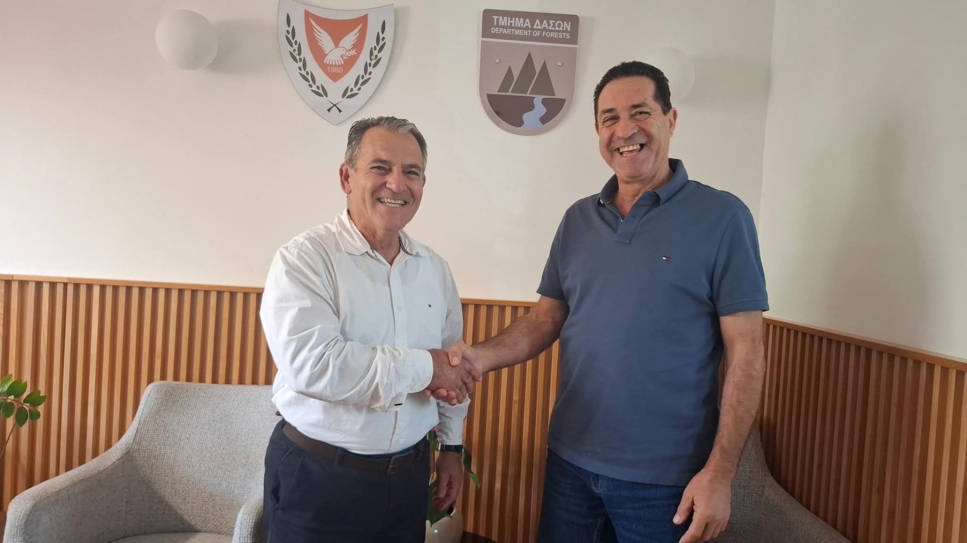 &Delta;&alpha;&sigma;&iota;&kappa;έ&sigmaf; &pi;&upsilon;&rho;&kappa;&alpha;&gamma;&iota;έ&sigmaf;, &Alpha;&kappa;ά&mu;&alpha;&sigmaf; &kappa;&alpha;&iota; &alpha;&delta;έ&sigma;&pi;&omicron;&tau;&omicron;&iota; &sigma;&kappa;ύ&lambda;&omicron;&iota; &sigma;&tau;&eta; &sigma;&upsilon;&nu;ά&nu;&tau;&eta;&sigma;&eta; &Mu;&upsilon;&rho;&iota;ά&nu;&theta;&omicron;&upsilon;&sigmaf;