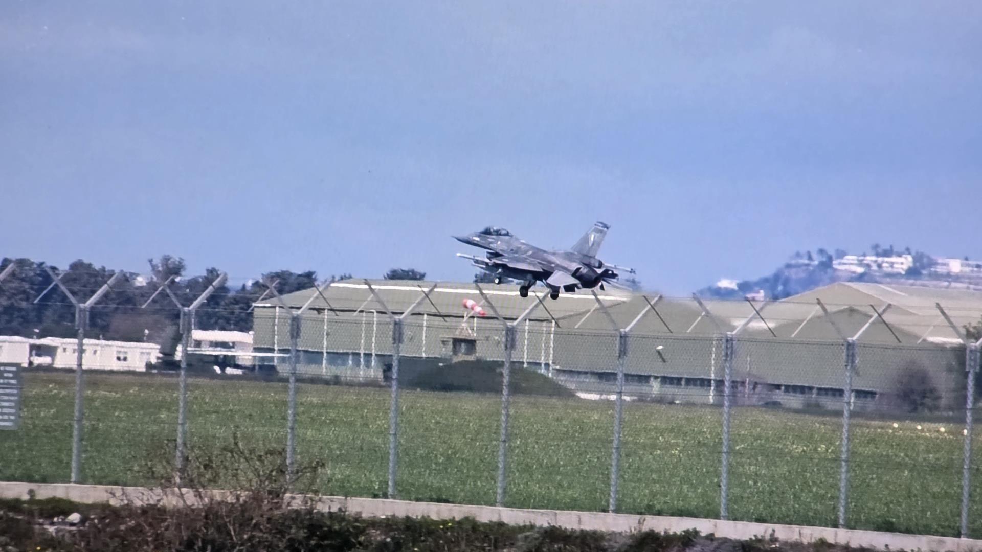 &Alpha;&nu;&alpha;&sigma;&tau;ά&tau;&omega;&sigma;&eta; &alpha;&pi;ό F-16 &pi;ά&nu;&omega; &alpha;&pi;ό &Kappa;ί&tau;&iota; &kappa;&alpha;&iota; &Pi;&epsilon;&rho;&beta;ό&lambda;&iota;&alpha; - &Tau;&iota; &alpha;&nu;&alpha;&phi;έ&rho;&epsilon;&iota; &omicron; &Upsilon;&pi;&omicron;&upsilon;&rho;&gamma;ό&sigmaf; Ά&mu;&upsilon;&nu;&alpha;&sigmaf;