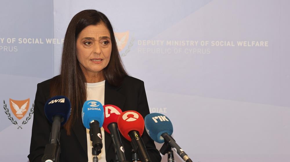 &Sigma;&tau;&alpha; &euro;27 &epsilon;&kappa;&alpha;&tau;. &omicron;&iota; &kappa;&rho;&alpha;&tau;&iota;&kappa;έ&sigmaf; &epsilon;&nu;&iota;&sigma;&chi;ύ&sigma;&epsilon;&iota;&sigmaf; &gamma;&iota;&alpha; &epsilon;&theta;&epsilon;&lambda;&omicron;&nu;&tau;&iota;&kappa;έ&sigmaf; &omicron;&rho;&gamma;&alpha;&nu;ώ&sigma;&epsilon;&iota;&sigmaf; &kappa;&alpha;&iota; &phi;&omicron;&rho;&epsilon;ί&sigmaf; &kappa;&omicron;&iota;&nu;&omega;&nu;&iota;&kappa;ή&sigmaf; &phi;&rho;&omicron;&nu;&tau;ί&delta;&alpha;&sigmaf;