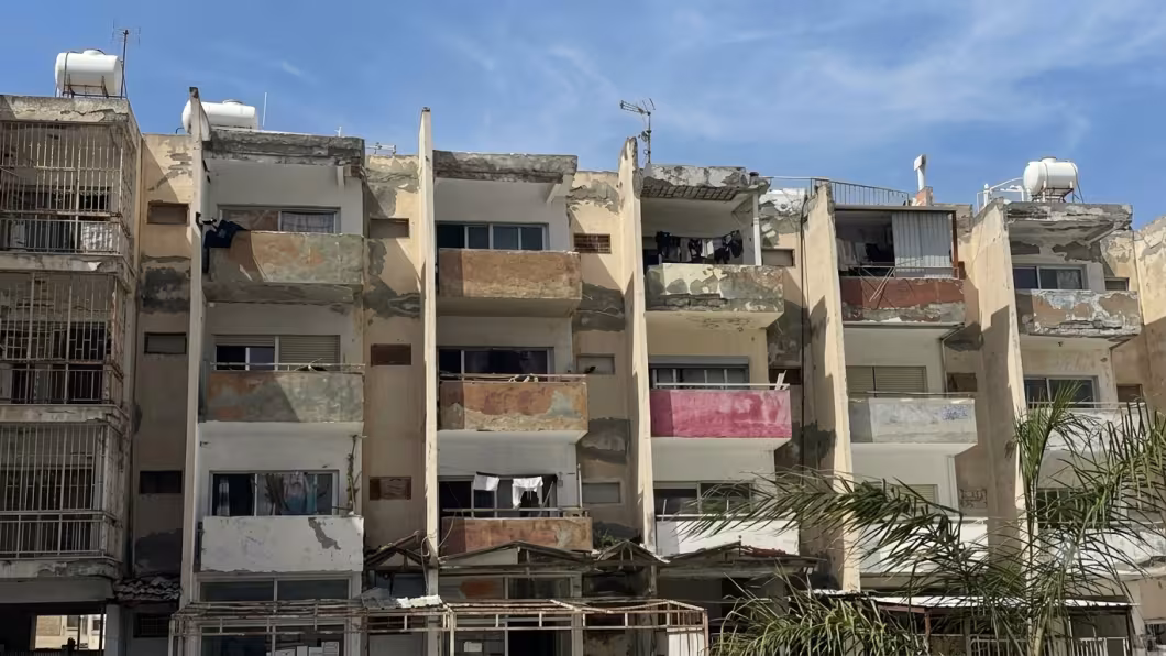 Στο «περίμενε» η εκκένωση της επικίνδυνης πολυκατοικίας Seagate στη Γερμασόγεια