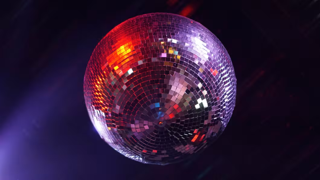 Το πιο «δυνατό» retro party θα στηθεί κάτω από την ντισκομπάλα