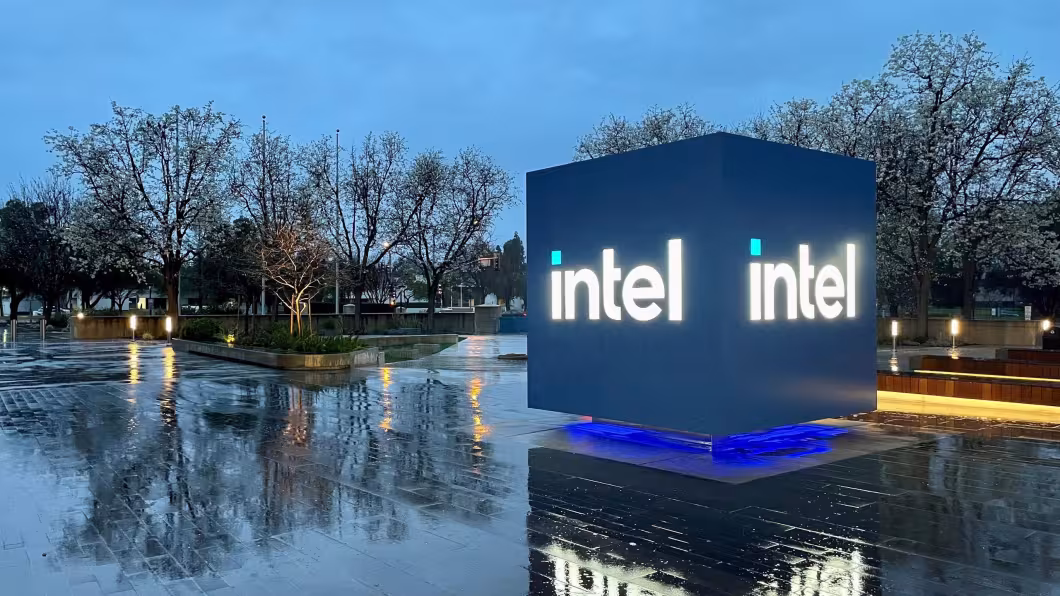 Η Intel αντλεί 15 δισ. δολάρια, ποντάροντας στην ανάπτυξη της τεχνητής νοημοσύνης