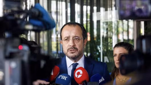 Στο «ΔΗΣΑΚΕΛ» τα ρίχνει ο ΠτΔ για τους διορισμούς χωρίς αίτηση στους ημικρατικούς - «Τους προτρέπω να βγάζουν από κοινού ανακοινώσεις»