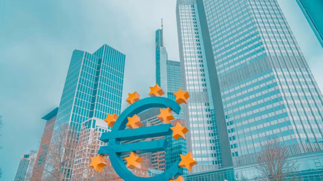 Ευρωζώνη: Ανθεκτικότητα στις πιέσεις και αναθεώρηση της ανάπτυξης στο 0,8%
